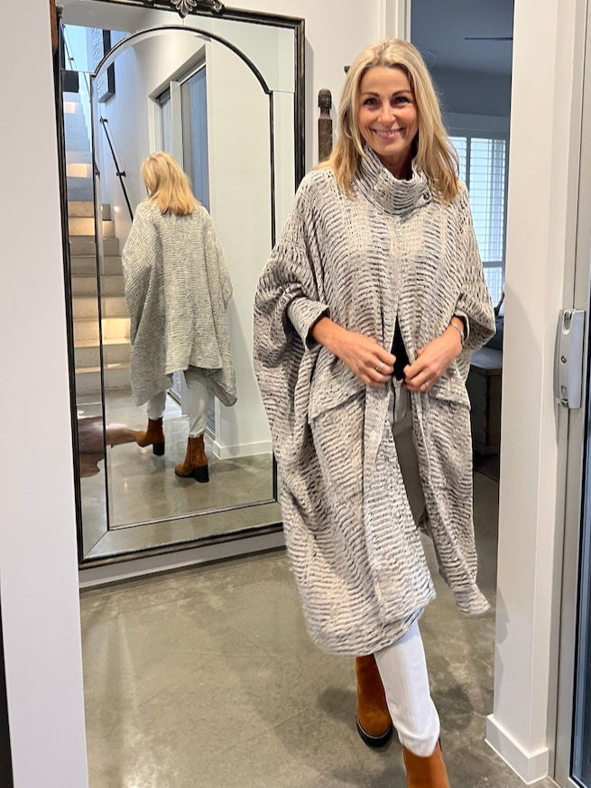 La Bottega di Brunella Cape Mantella Paloma - Sangria - LUXAMORE -Coat-La Bottega di Brunella Maglia Europa Fossil - Campagna linen top garments, designed and handcrafted in Italy. Shop La Bottega di Brunella Linen Tops at Luxamore