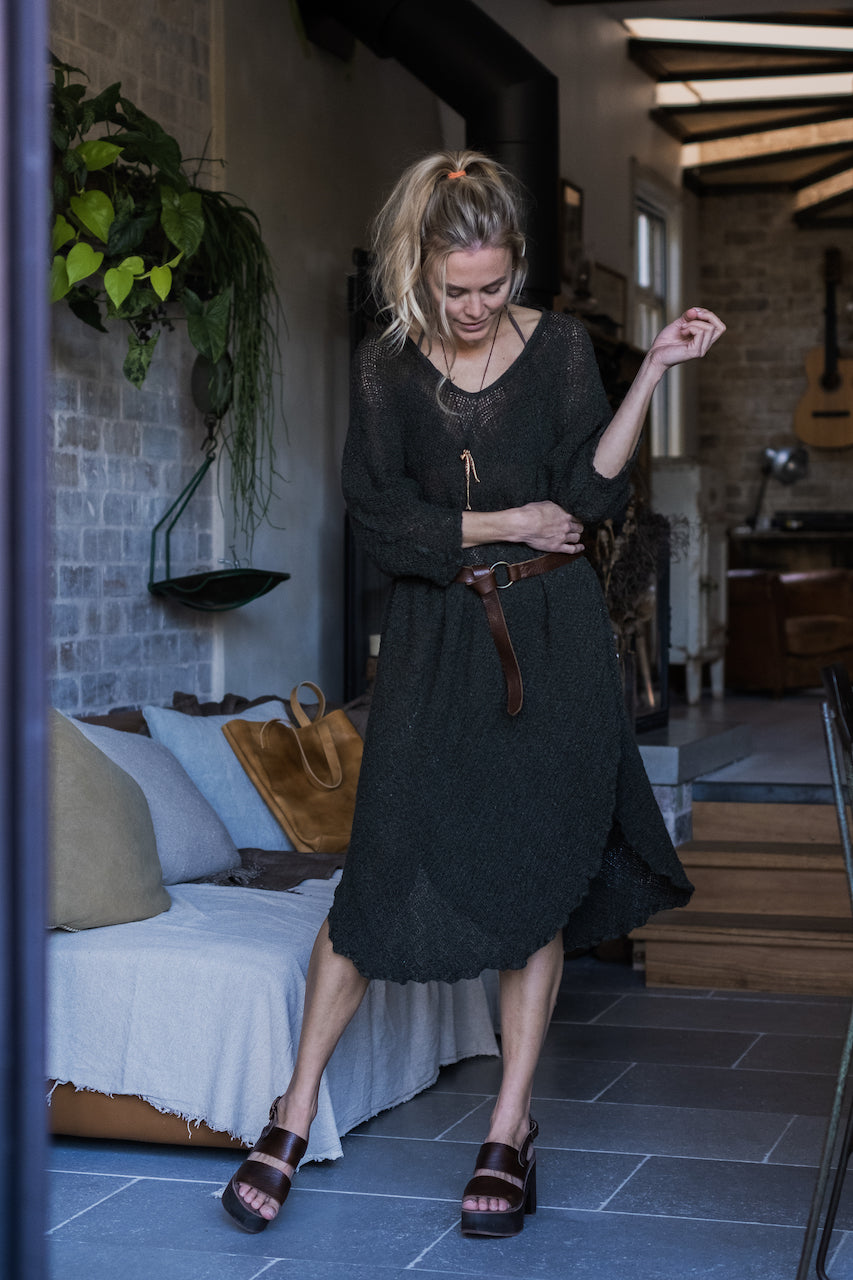 Woman Wearing La Bottega di Brunella Linen Dress Vestito Fausta Campagna - Chocolate - Dress LUXAMORE