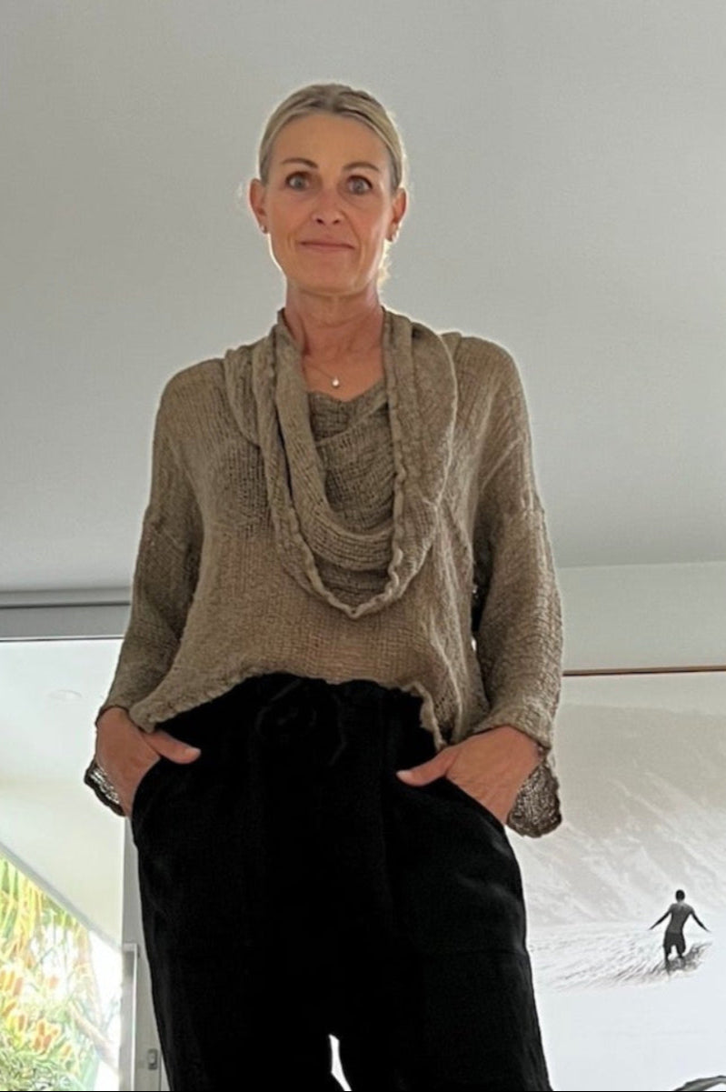 Woman Wearing La Bottega di Brunella Top Maglia Delusa - Campagna Fossil - Tops LUXAMORE