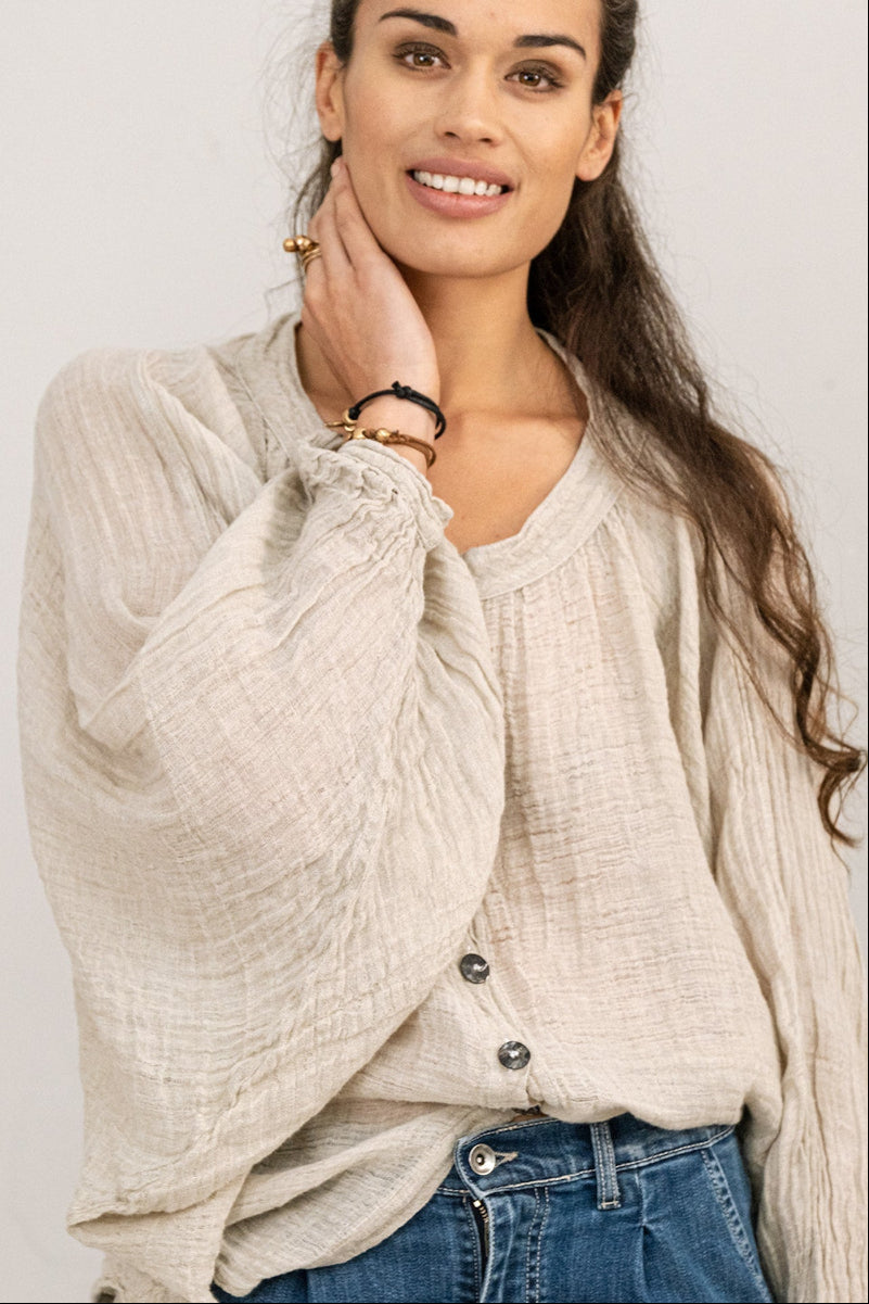 Woman Wearing La Bottega di Brunella Top Camicia Zolla - Garzata Nero - Tops LUXAMORE