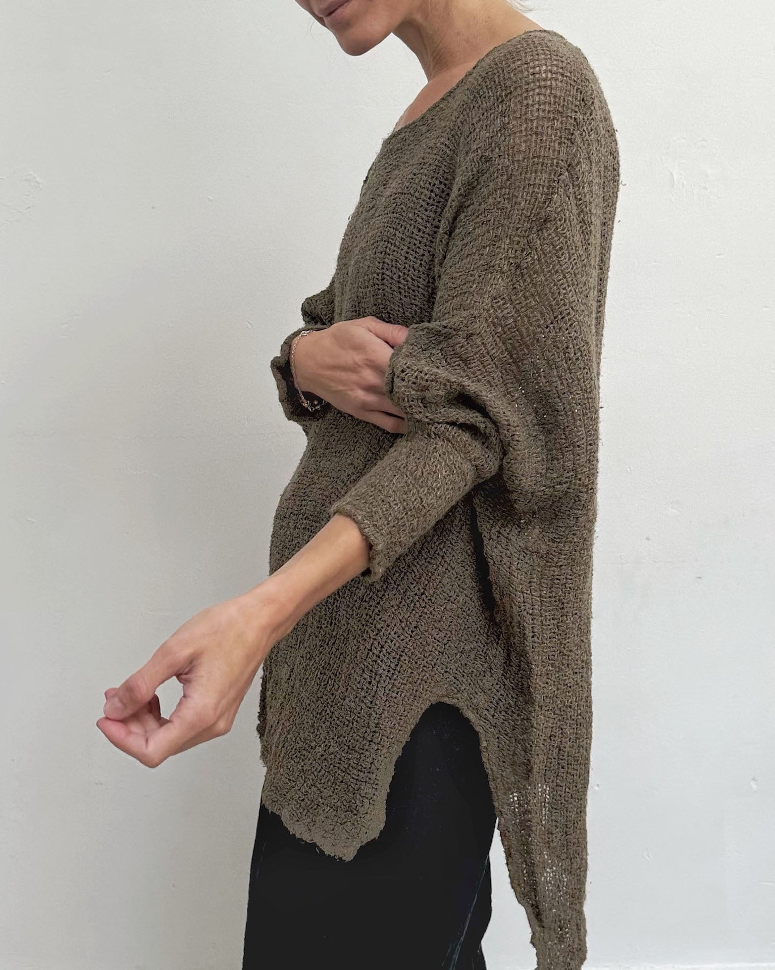 Woman Wearing La Bottega di Brunella Top Maglia Bonta - Campagna Fossil - Tops LUXAMORE