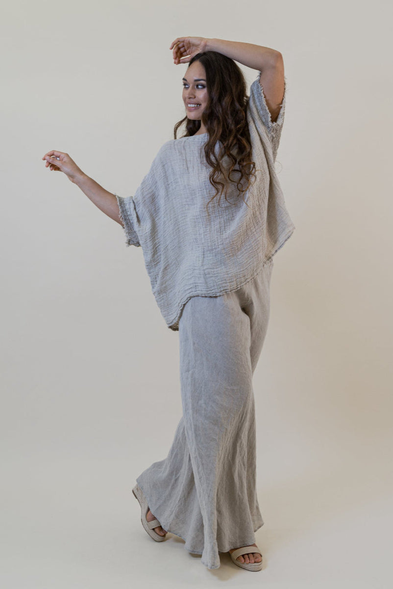 Woman Wearing La Bottega di Brunella Top Maglia Corsara - Campagna Naturale - Tops LUXAMORE
