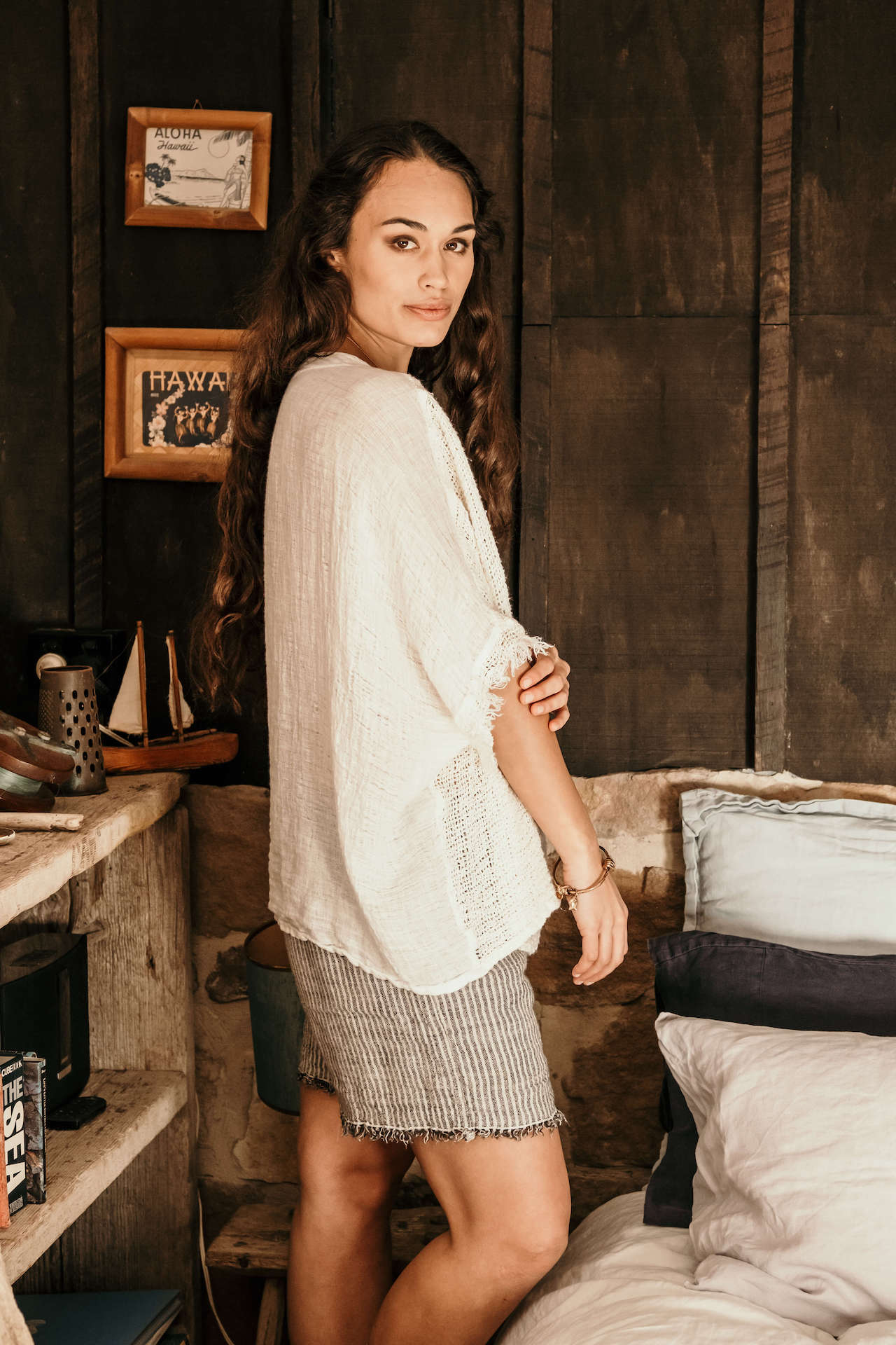 Woman Wearing La Bottega di Brunella Top Maglia Corsara - Campagna latte - Tops LUXAMORE