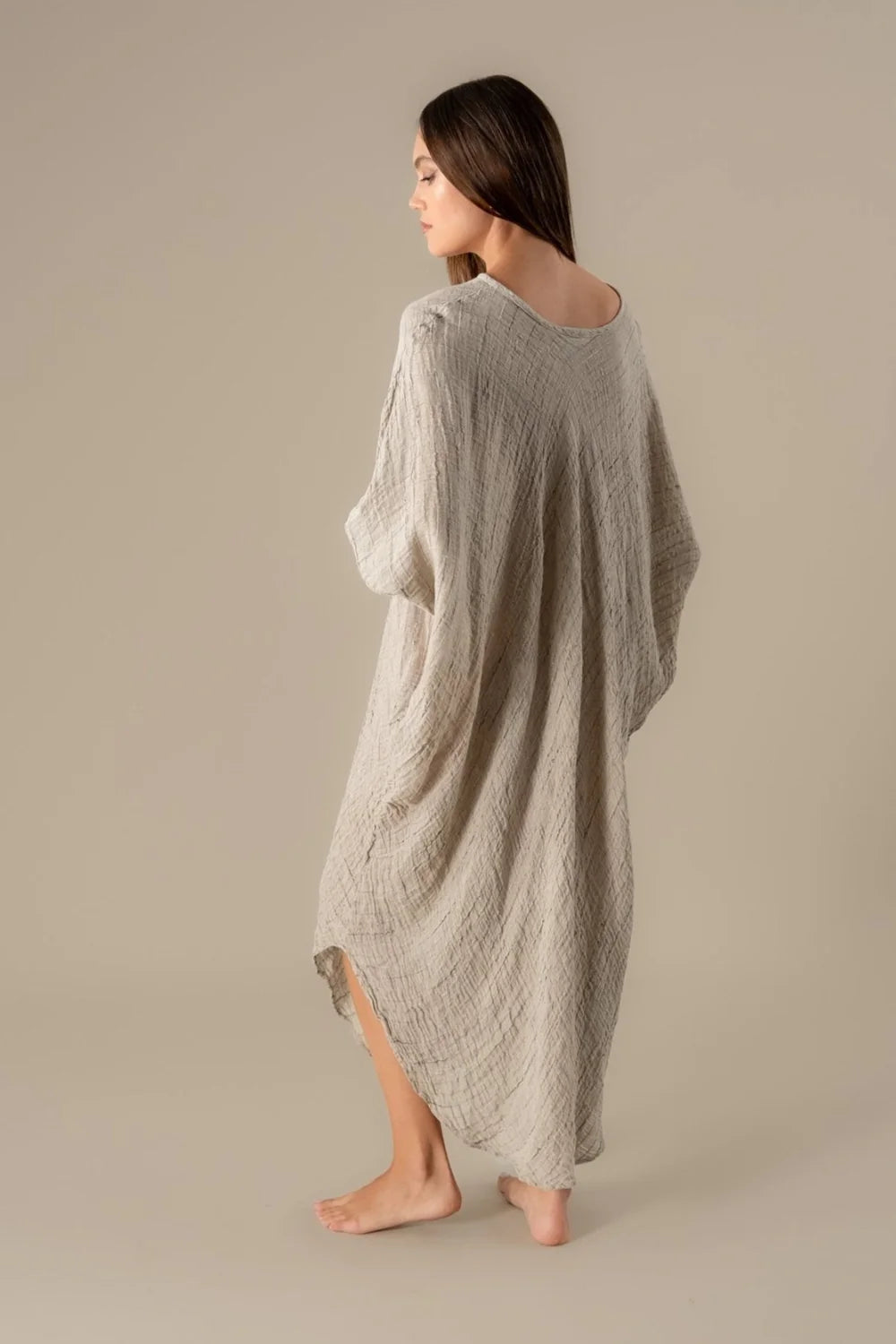 Woman Wearing La Bottega di Brunella Linen Dress VESTITO FAUSTA - Garza Egitto linen dress LUXAMORE 