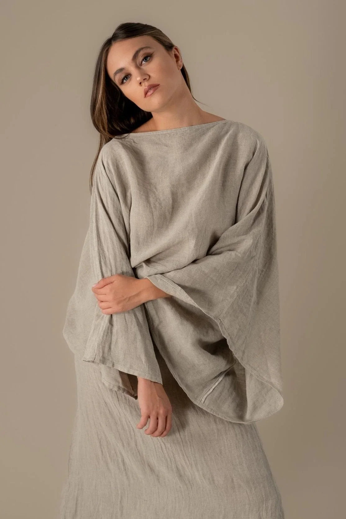 Woman Wearing La Bottega di Brunella Linen Dress VESTITO MOSE&#39; - Battista linen dress LUXAMORE 