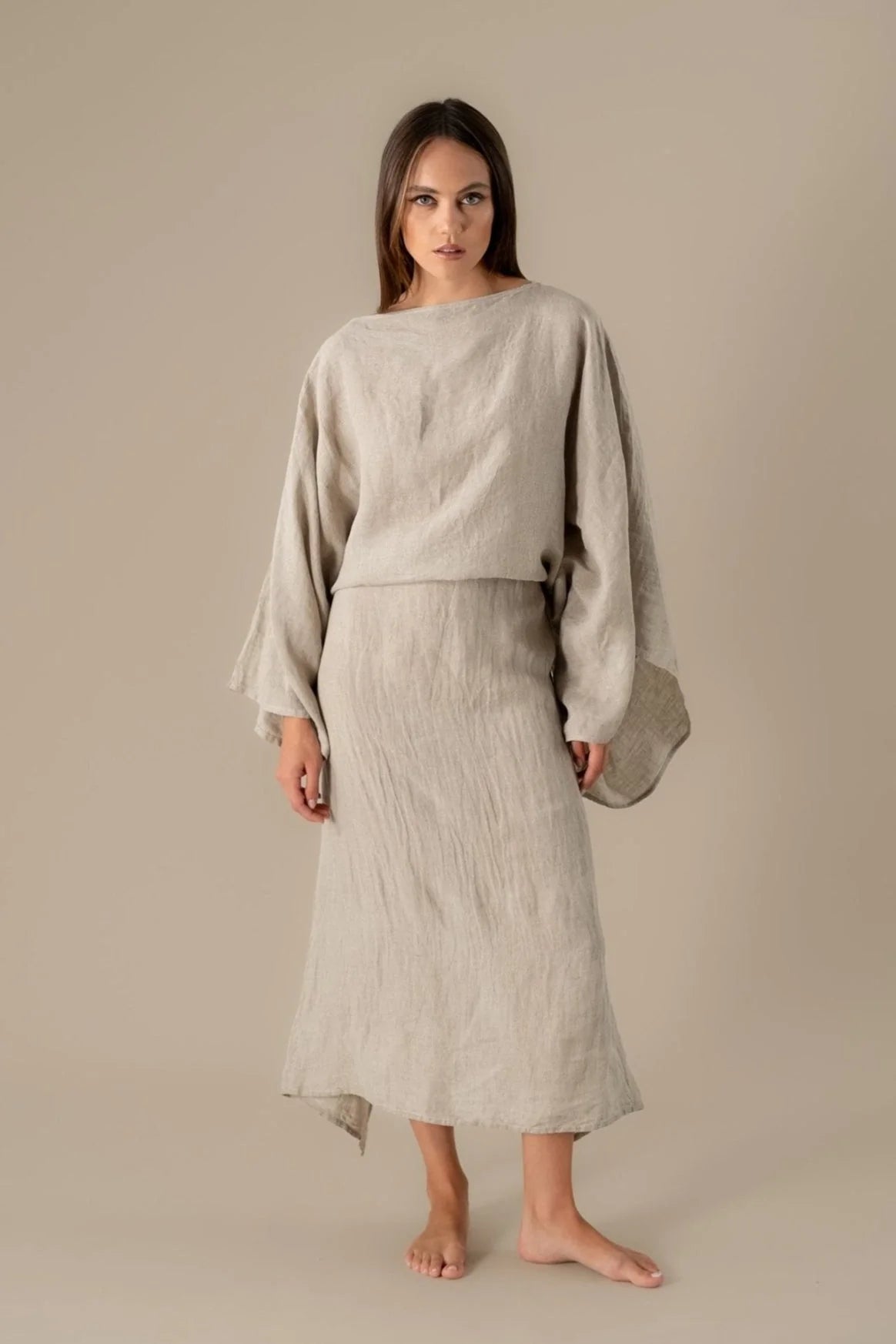 Woman Wearing La Bottega di Brunella Linen Dress VESTITO MOSE&#39; - Battista linen dress LUXAMORE 