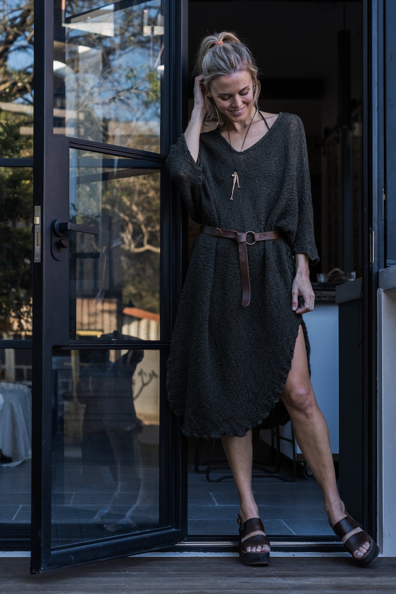 Woman Wearing La Bottega di Brunella Linen Dress Vestito Fausta Campagna - Chocolate - Dress LUXAMORE