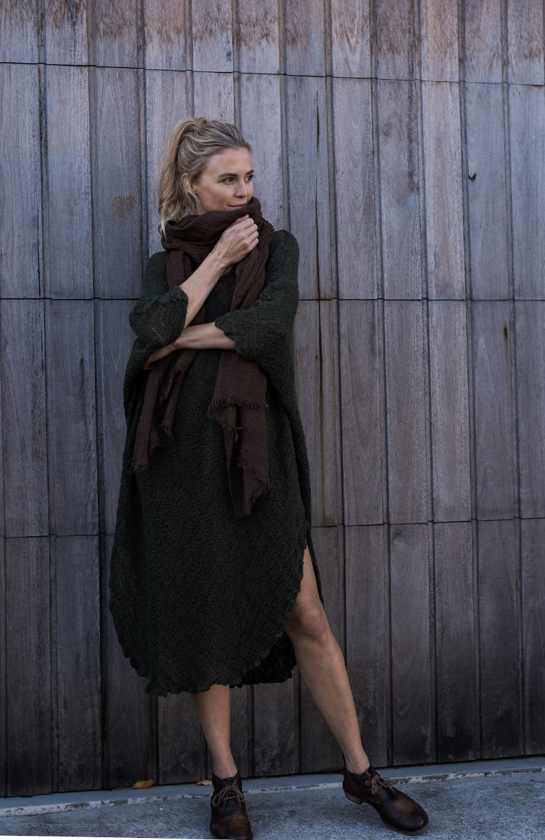 Woman Wearing La Bottega di Brunella Linen Dress Vestito Fausta Campagna - Chocolate - Dress LUXAMORE