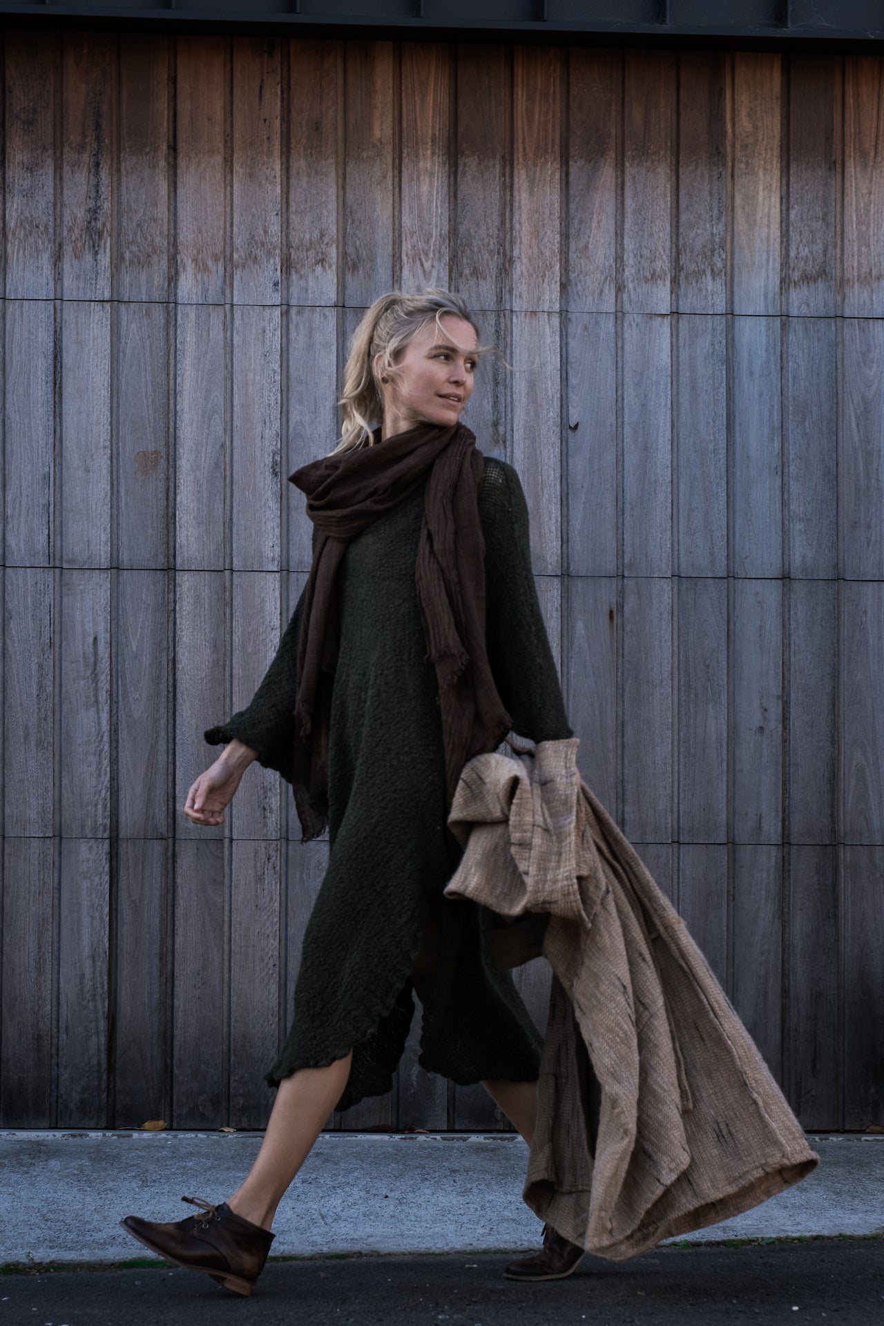 Woman Wearing La Bottega di Brunella Linen Dress Vestito Fausta Campagna - Chocolate - Dress LUXAMORE