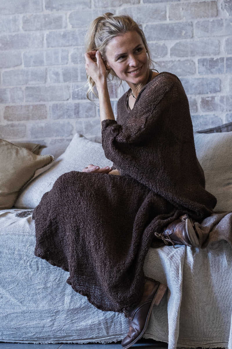 Woman Wearing La Bottega di Brunella Linen Dress Vestito Fausta Campagna - Chocolate - Dress LUXAMORE