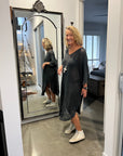 Woman Wearing La Bottega di Brunella Linen Dress Vestito Fausta Campagna - Lava - Dress LUXAMORE