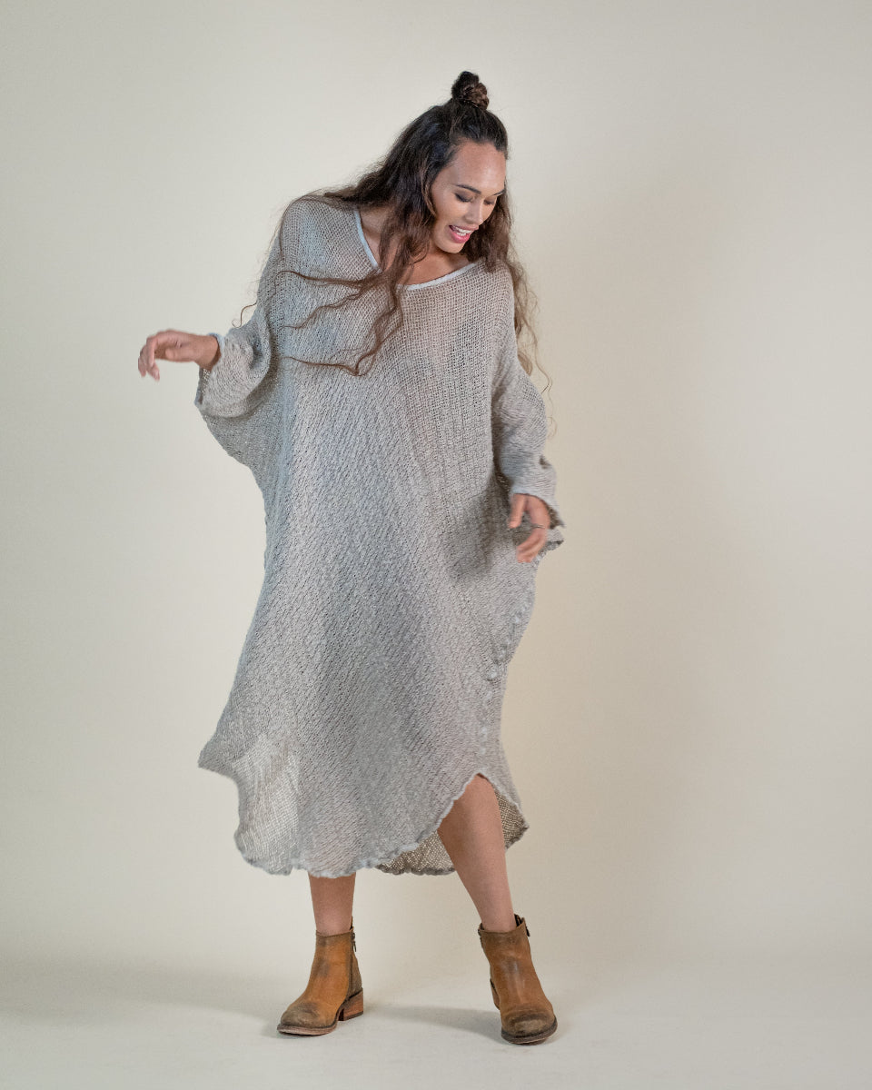 Woman Wearing La Bottega di Brunella Linen Dress Vestito Fausta Campagna - Natural - Dress LUXAMORE