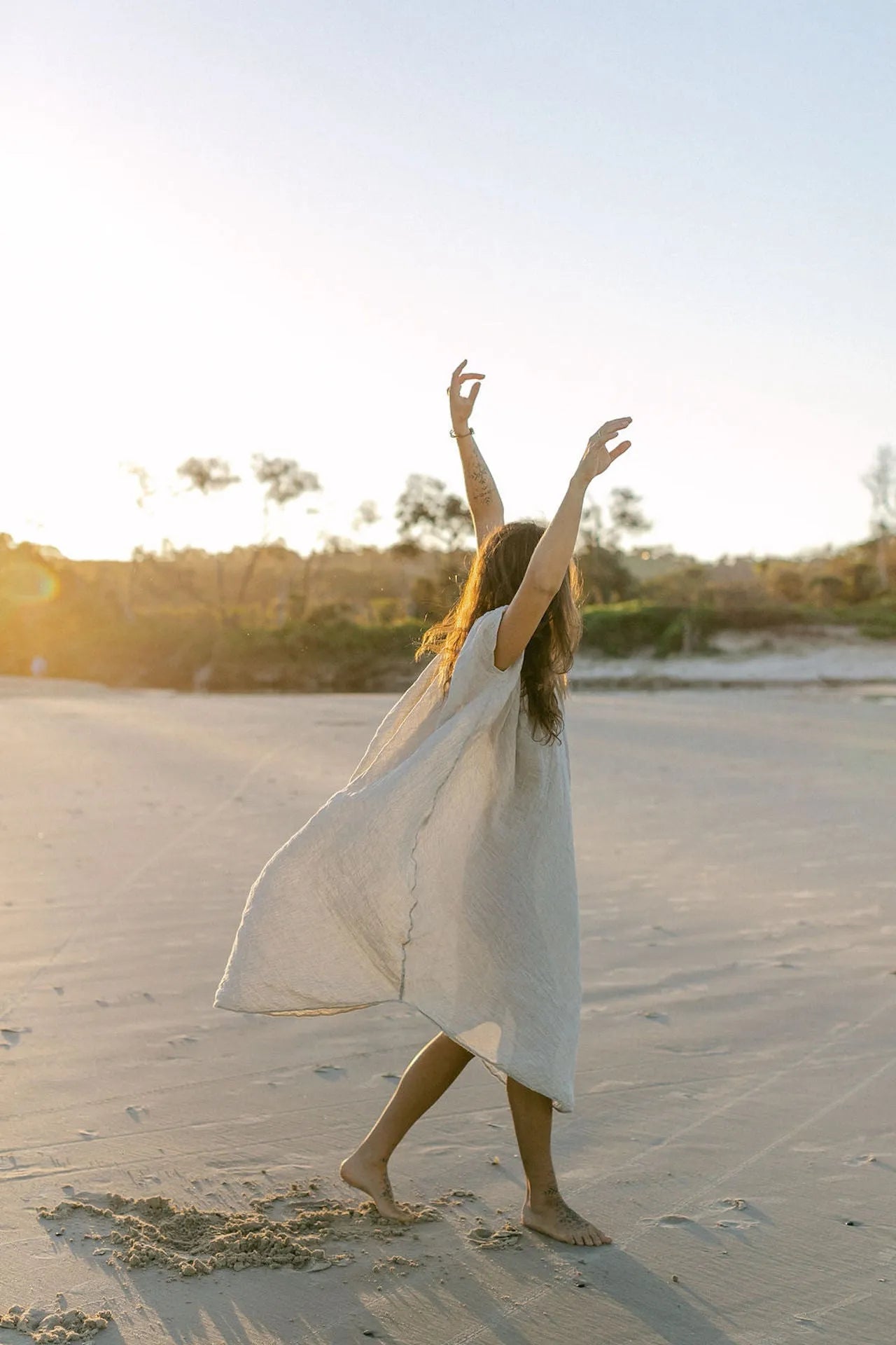 Woman Wearing La Bottega di Brunella Linen Dress Vestito Fausta Garzata - Natural - Dress LUXAMORE