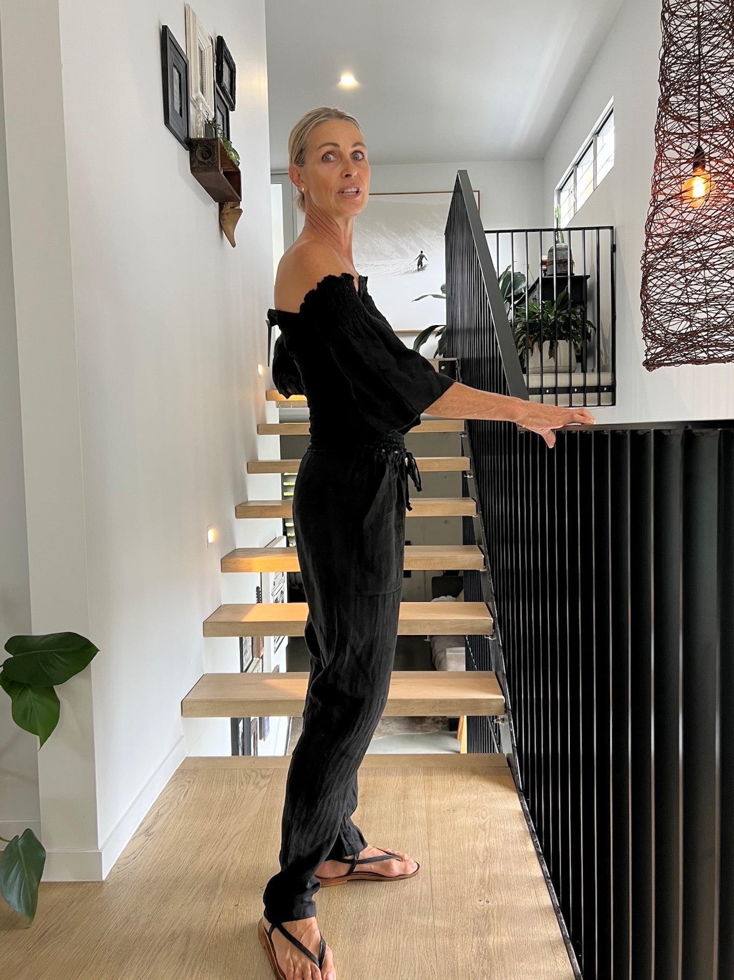 Woman Wearing La Bottega di Brunella Linen Pants Black - Pants LUXAMORE