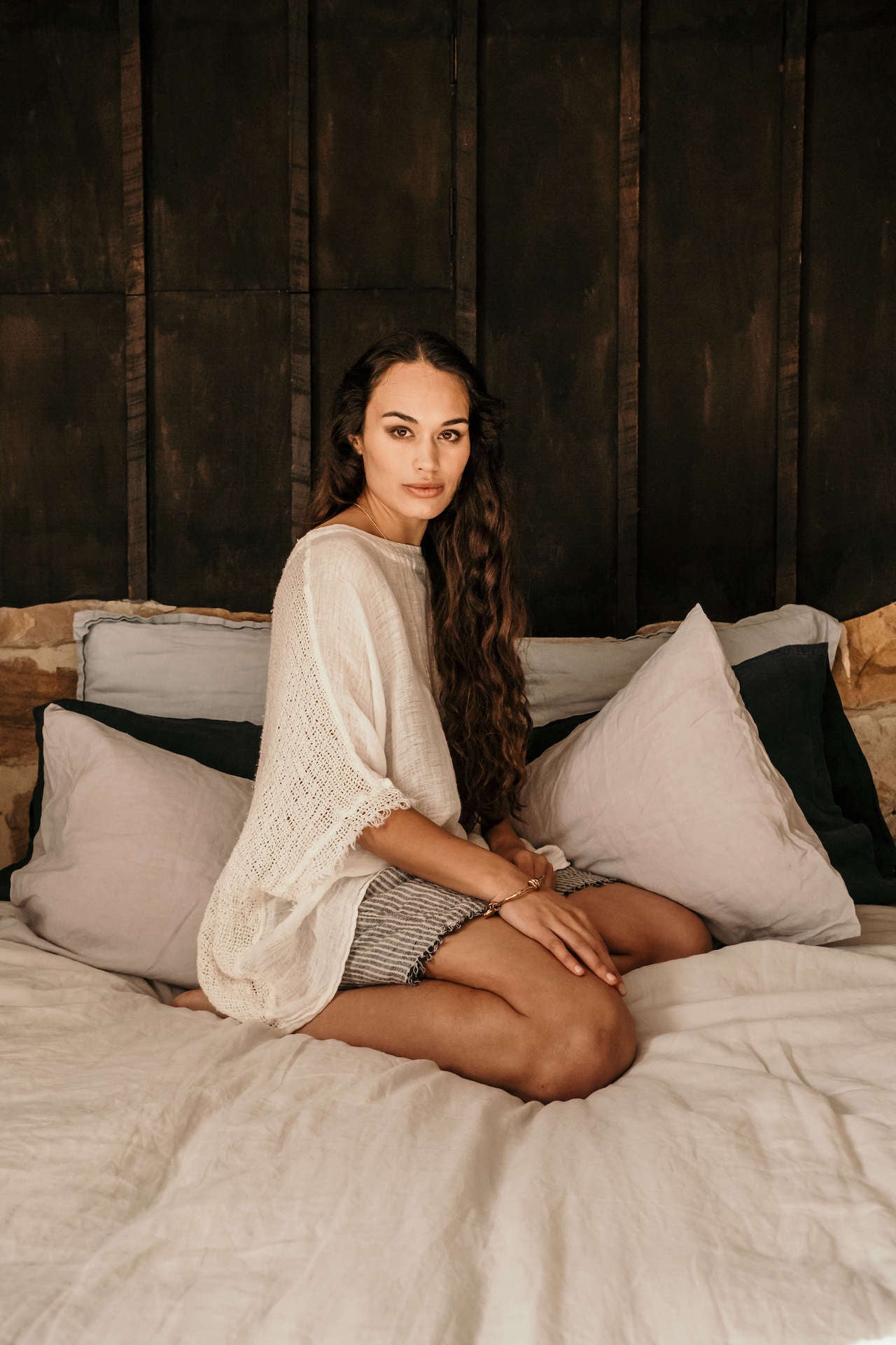 Woman Wearing La Bottega di Brunella Top Maglia Corsara - Campagna latte - Tops LUXAMORE