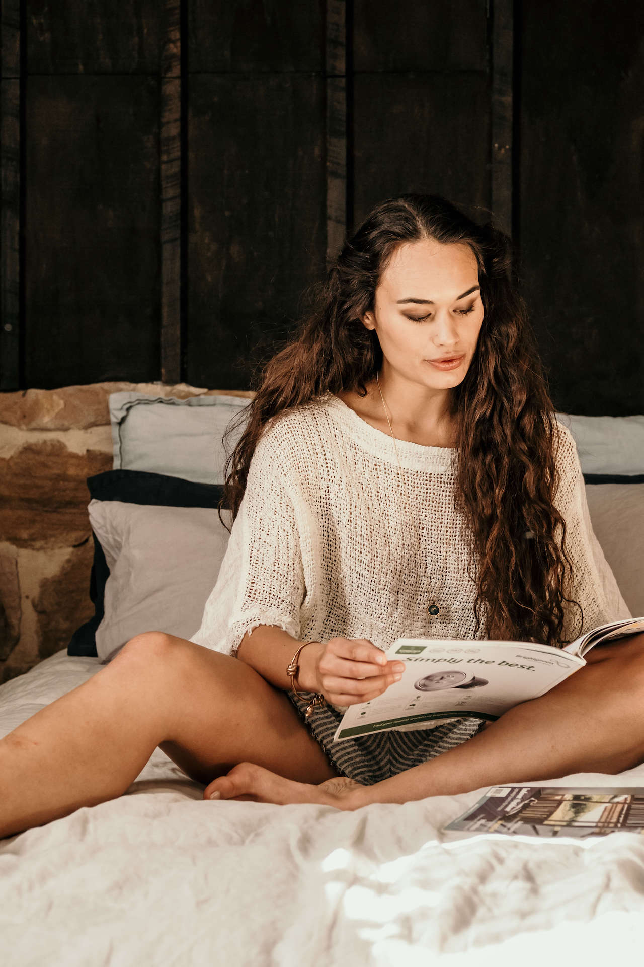 Woman Wearing La Bottega di Brunella Top Maglia Corsara - Campagna latte - Tops LUXAMORE