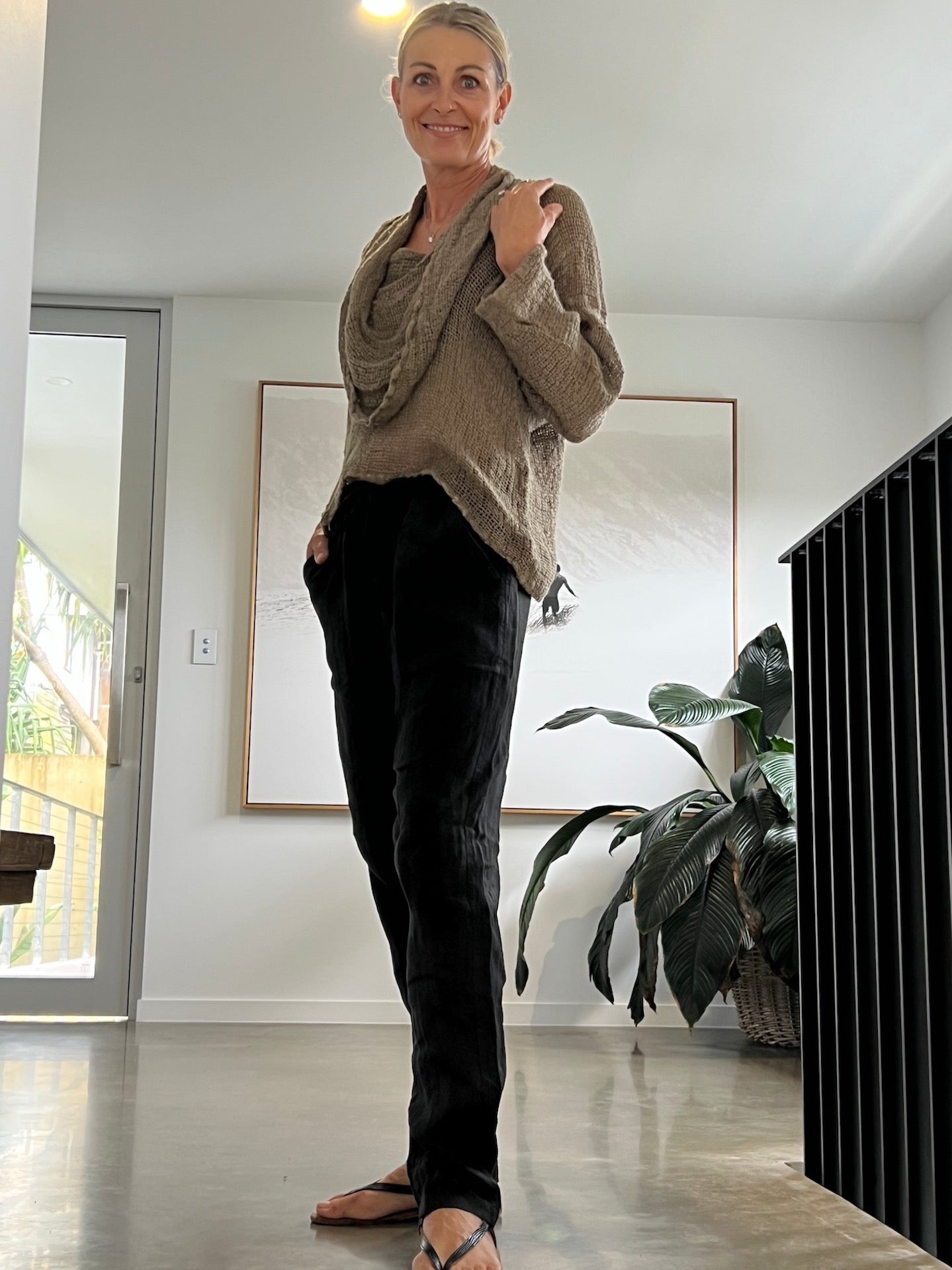 Woman Wearing La Bottega di Brunella Linen Pants Black - Pants LUXAMORE