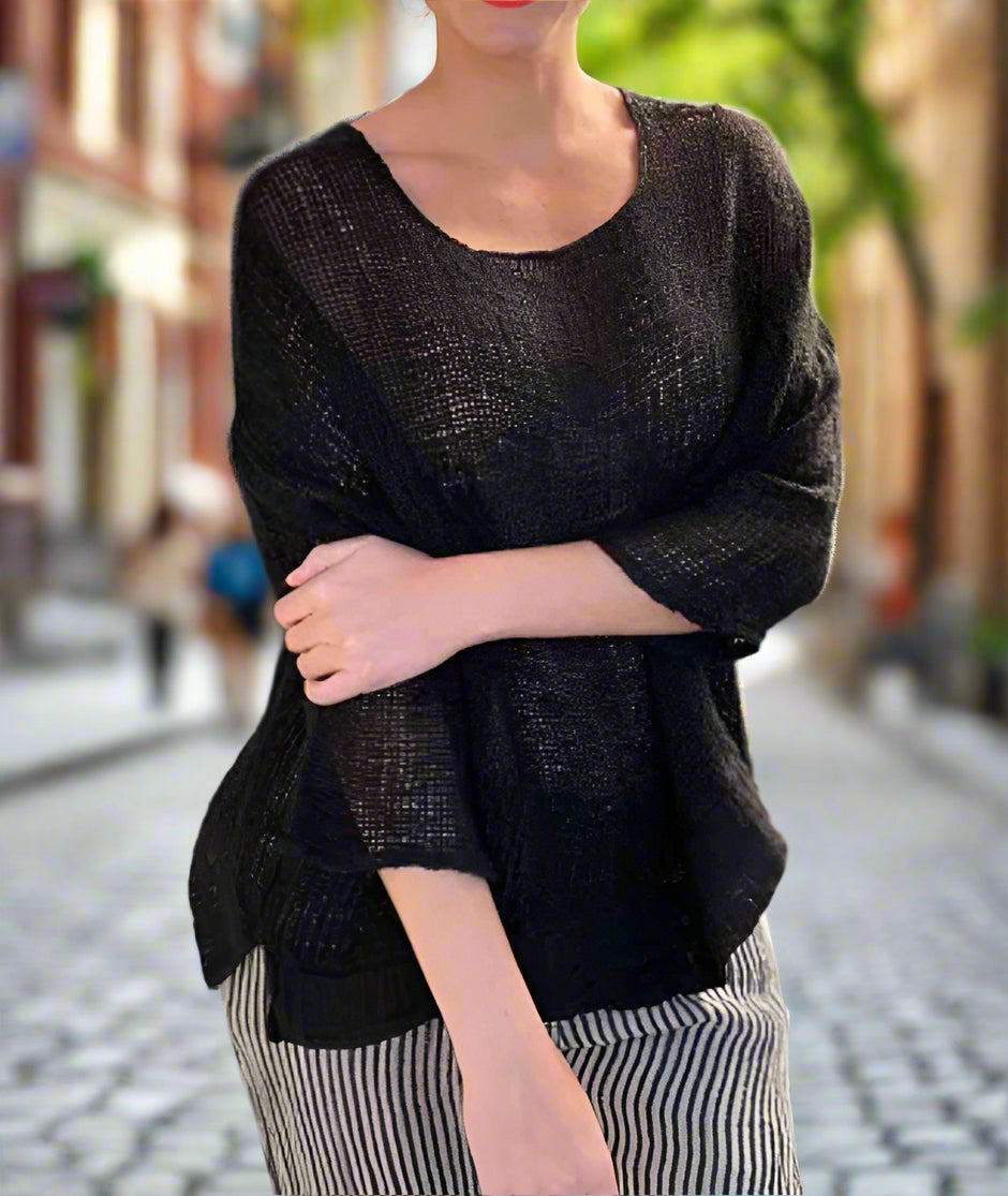 Woman Wearing La Bottega di Brunella Top Maglia Europa - Campagna Black - Tops LUXAMORE