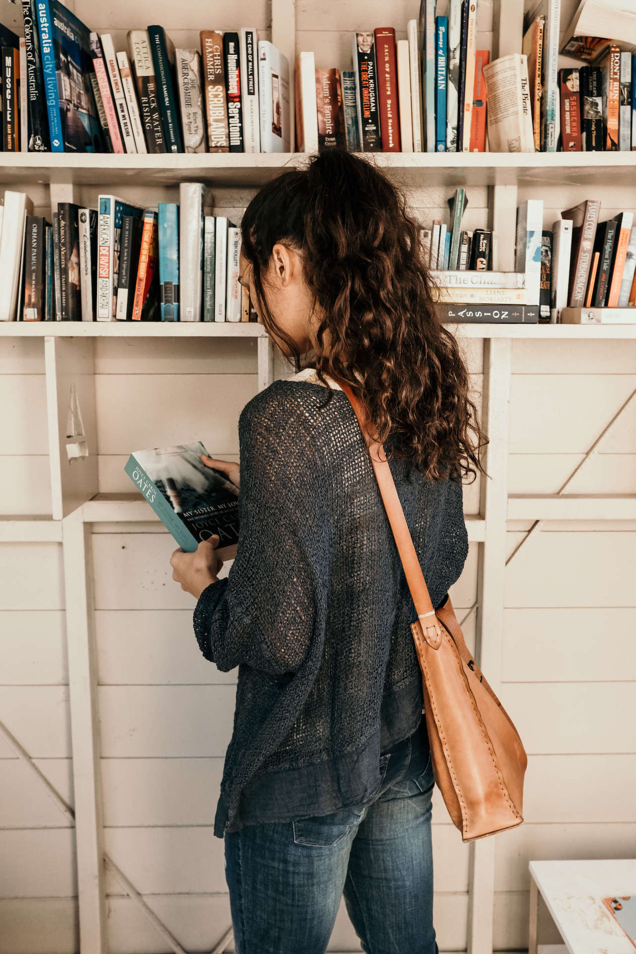 Woman Wearing La Bottega di Brunella Top Maglia Europa - Campagna Blu - Tops LUXAMORE