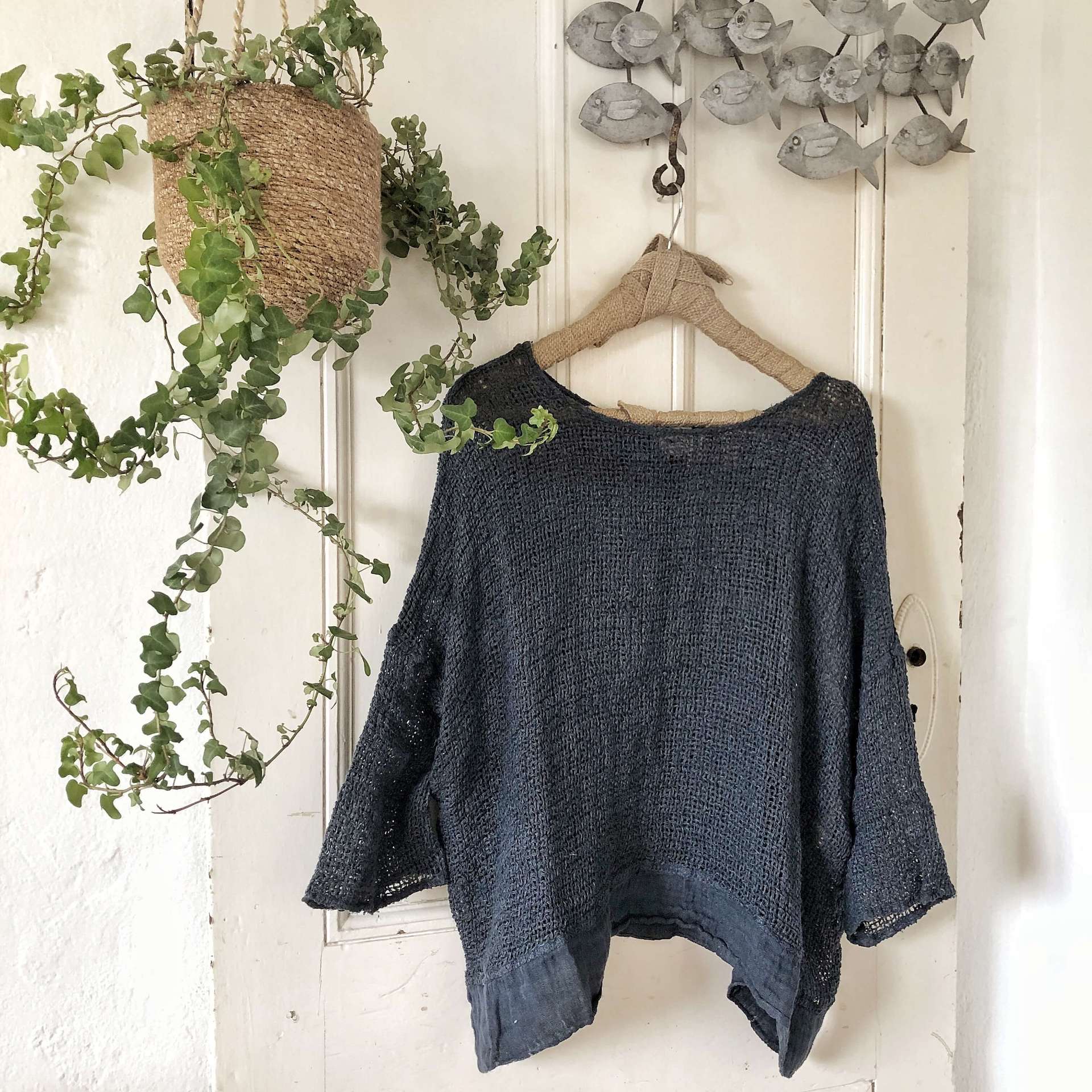 Woman Wearing La Bottega di Brunella Top Maglia Europa - Campagna Blu - Tops LUXAMORE