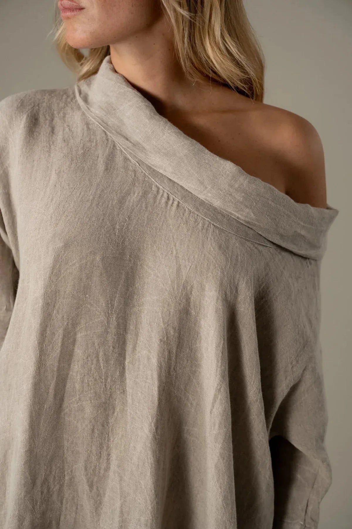 La Bottega di Brunella VESTITO SULTANO - Blue worn by model in natural setting LUXAMORE 