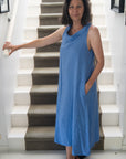 Woman Wearing Linen Dress Made in Italy: Sleeveless Boat Neck Maxi Blue - Dress LUXAMORE
