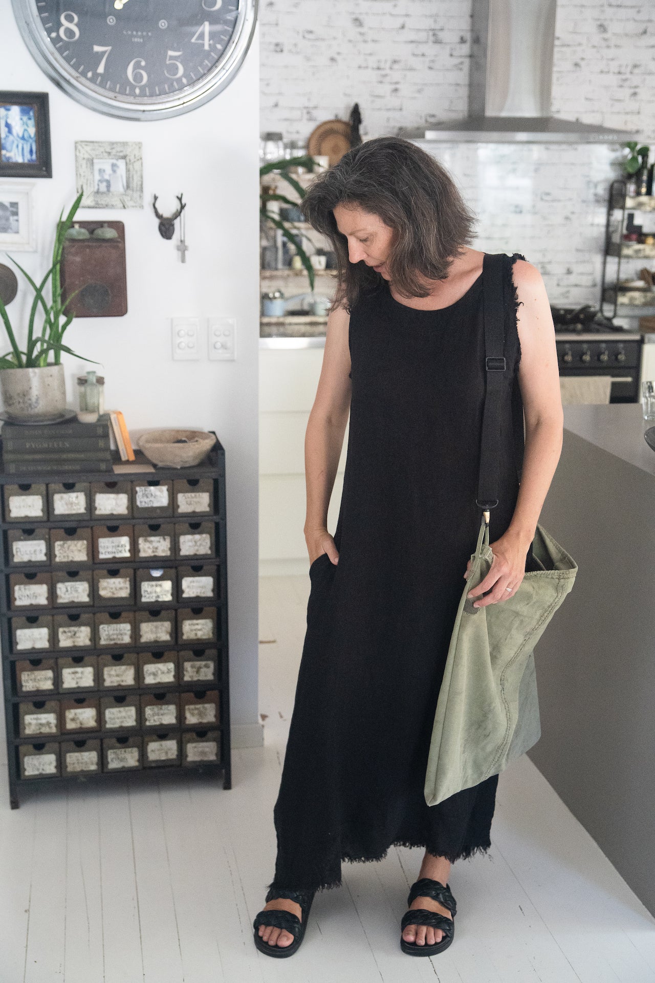 Woman Wearing Linen Dress Sleeveless Raw Edge, Maxi Made in Italy Black - Dress LUXAMORE