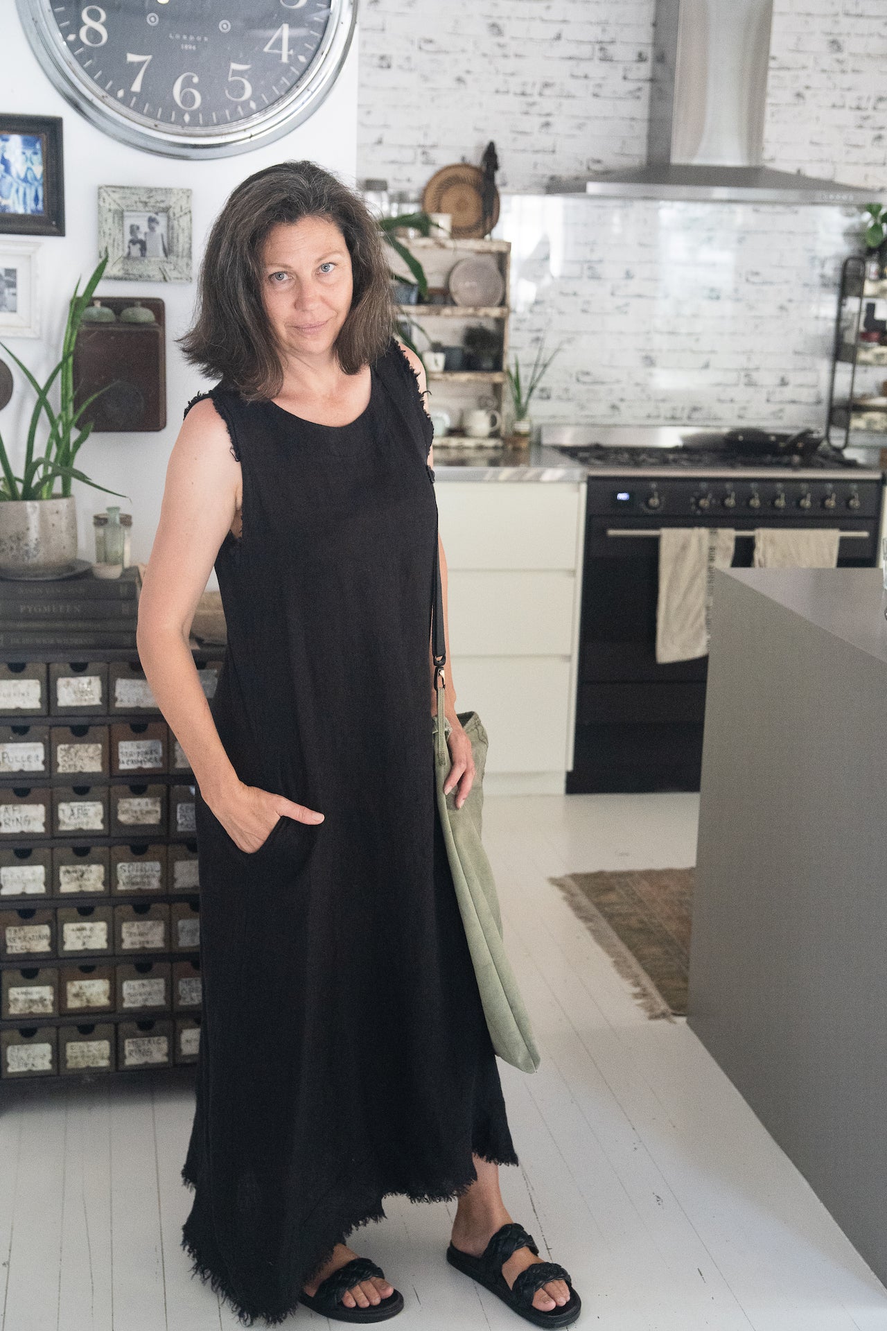 Woman Wearing Linen Dress Sleeveless Raw Edge, Maxi Made in Italy Black - Dress LUXAMORE