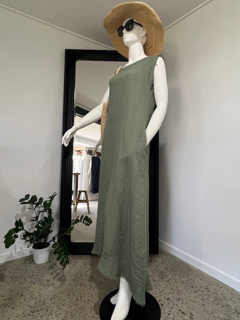 Woman Wearing Linen Dress Sleeveless Raw Edge, Maxi Made in Italy Khaki - Dress LUXAMORE