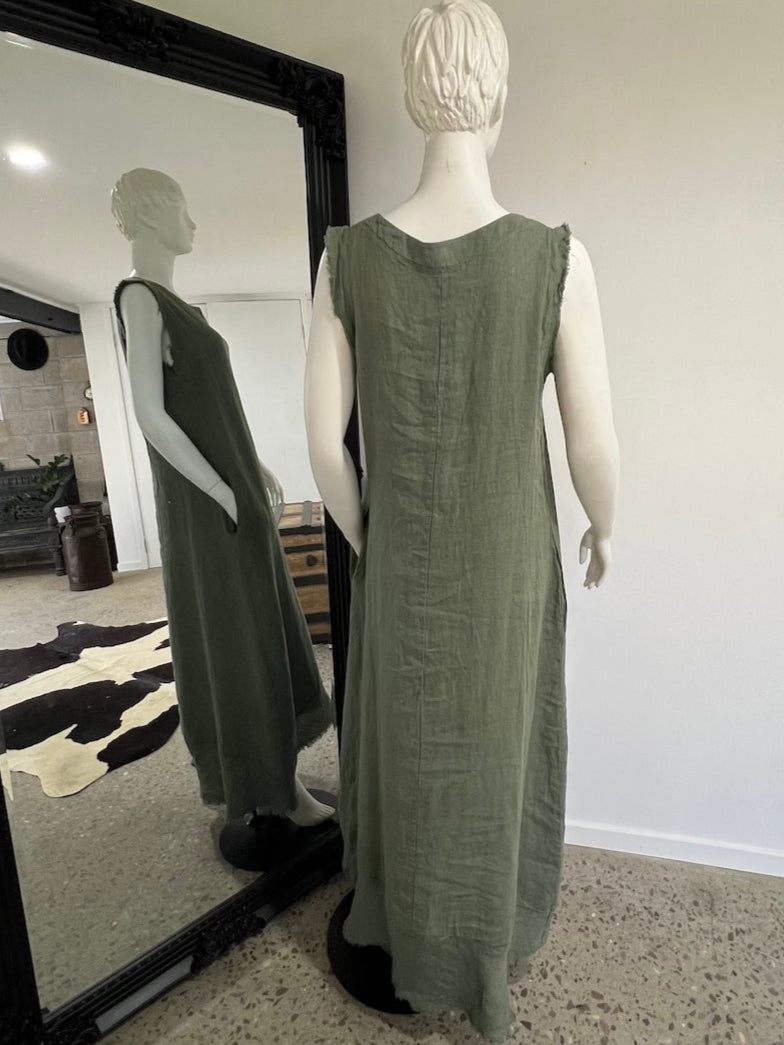 Woman Wearing Linen Dress Sleeveless Raw Edge, Maxi Made in Italy Khaki - Dress LUXAMORE