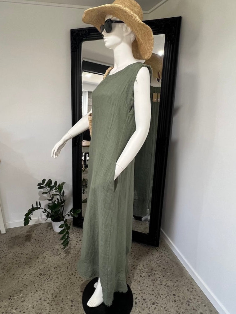 Woman Wearing Linen Dress Sleeveless Raw Edge, Maxi Made in Italy Khaki - Dress LUXAMORE