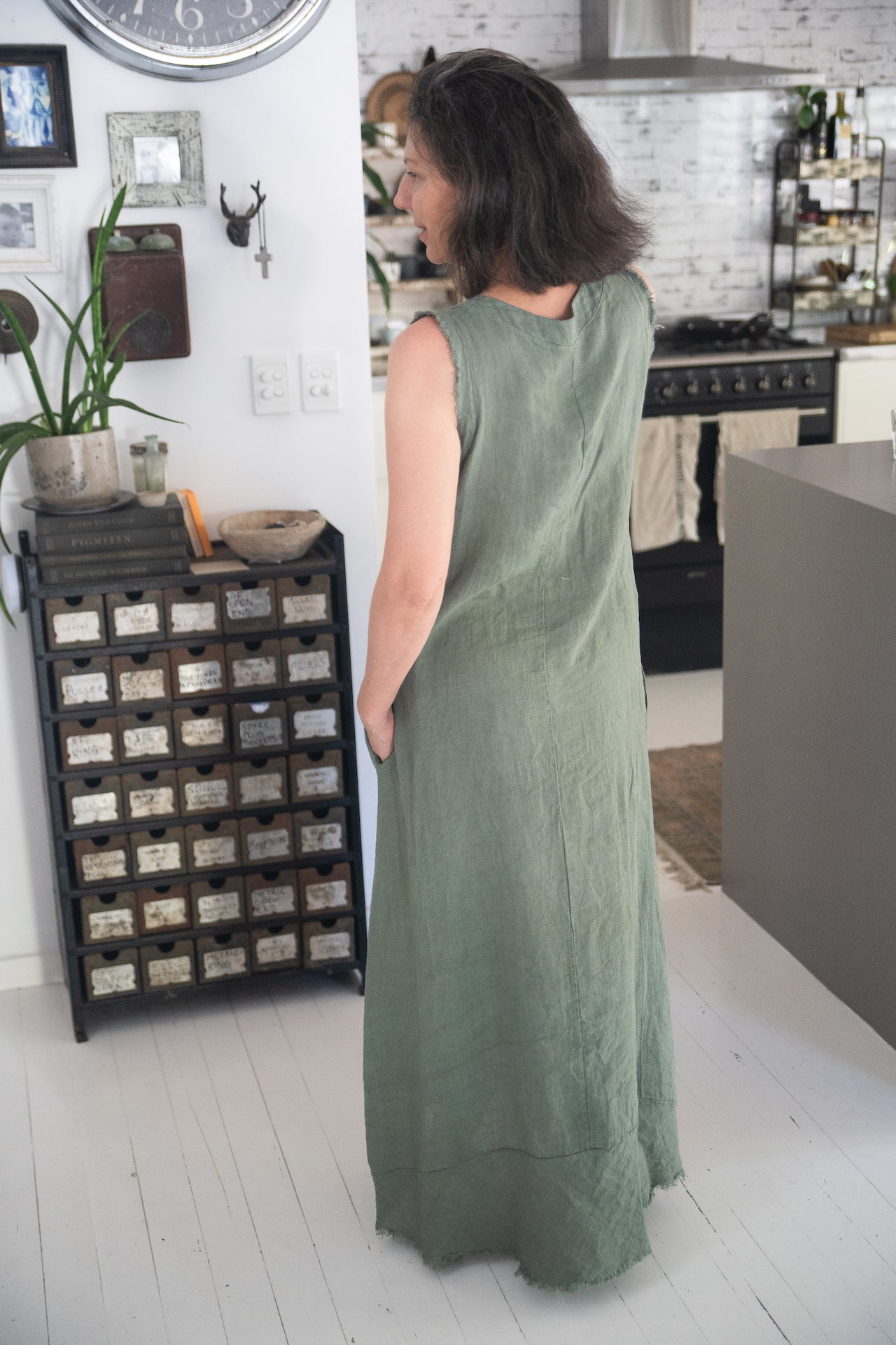 Woman Wearing Linen Dress Sleeveless Raw Edge, Maxi Made in Italy Khaki - Dress LUXAMORE