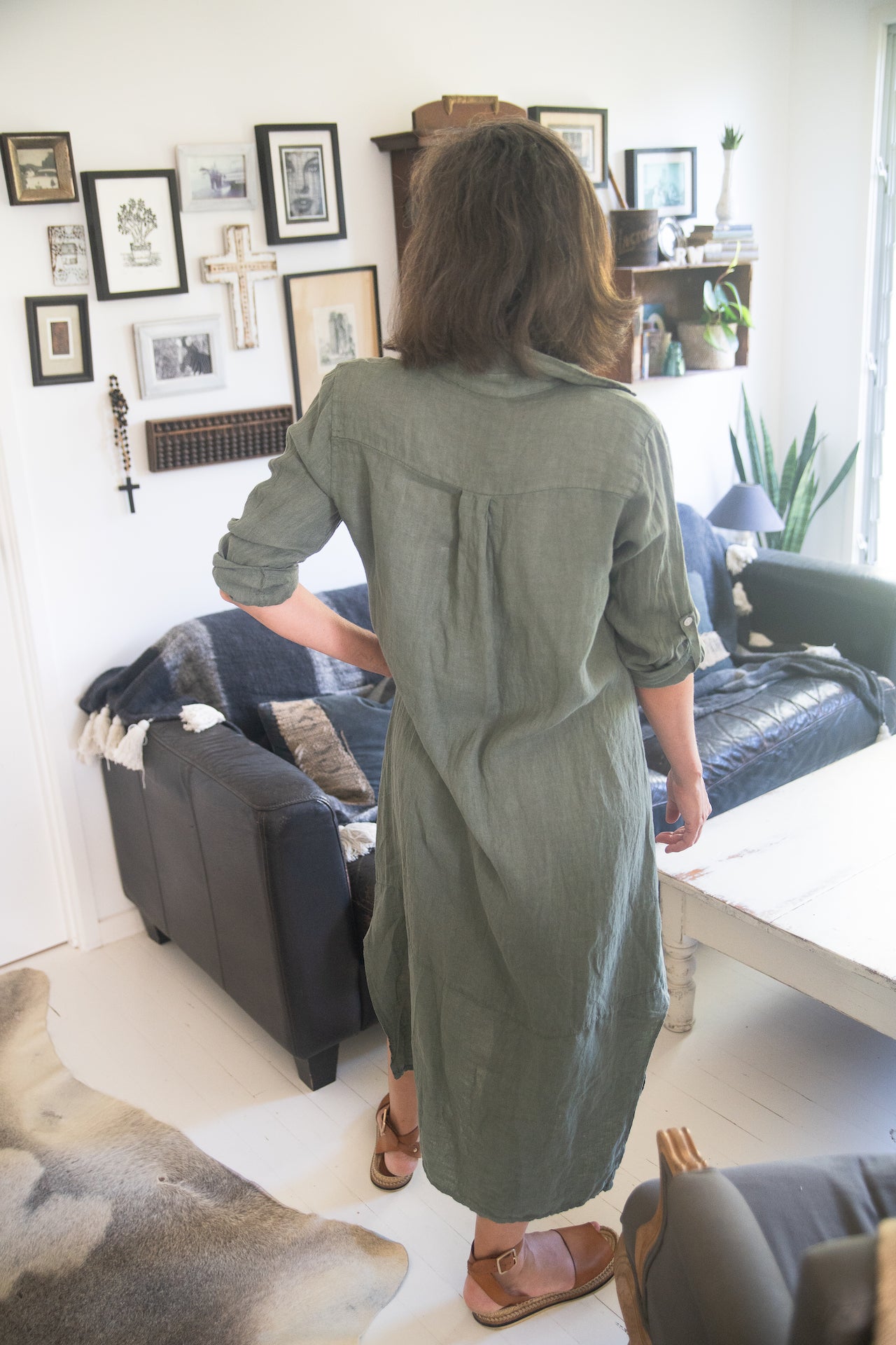 Woman Wearing Linen Shirtdress, Button-Up, Maxi Made in Italy Khaki -  LUXAMORE