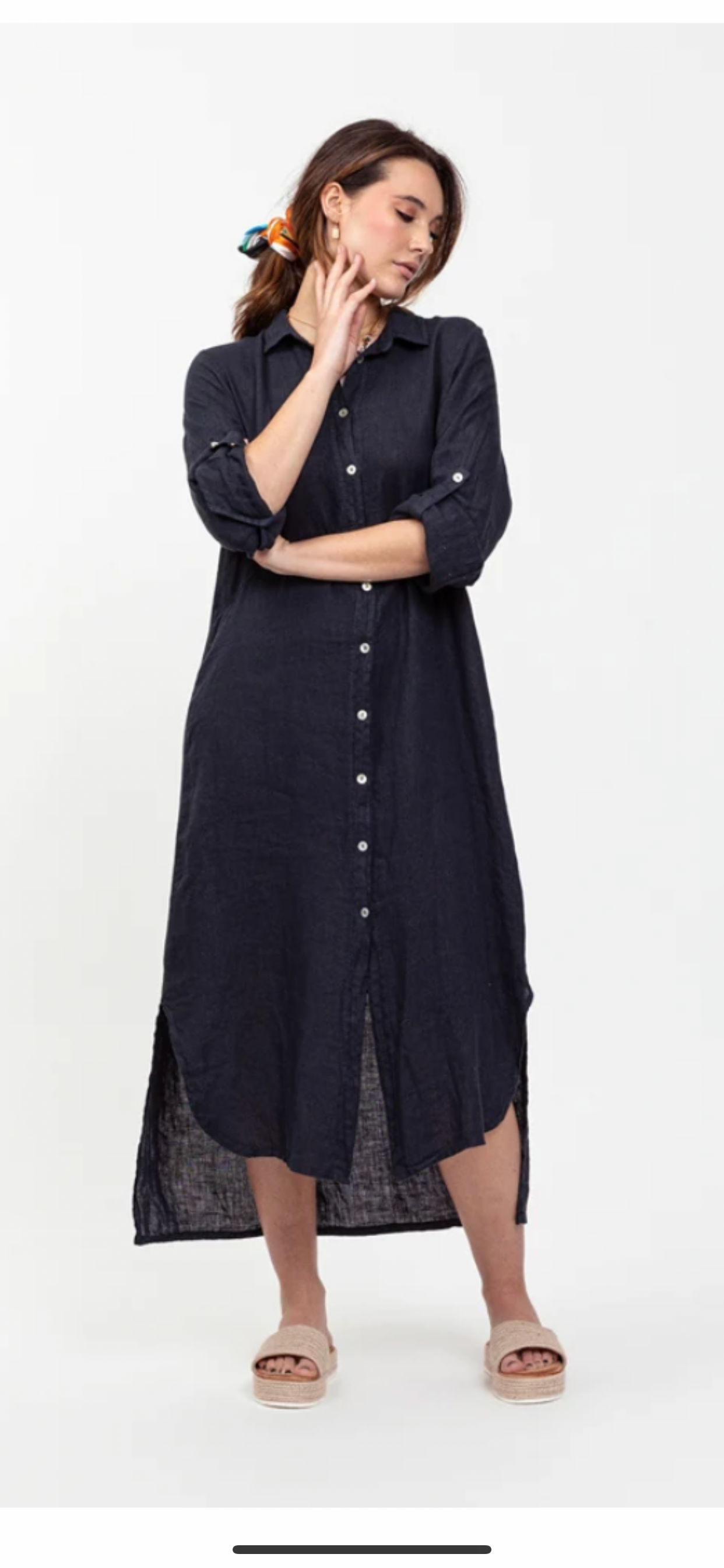 Woman Wearing Linen Shirtdress, Button-Up, Maxi Made in Italy Navy - Dress LUXAMORE