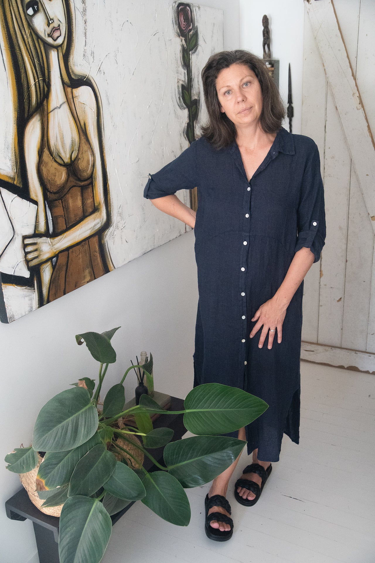 Woman Wearing Linen Shirtdress, Button-Up, Maxi Made in Italy Navy - Dress LUXAMORE