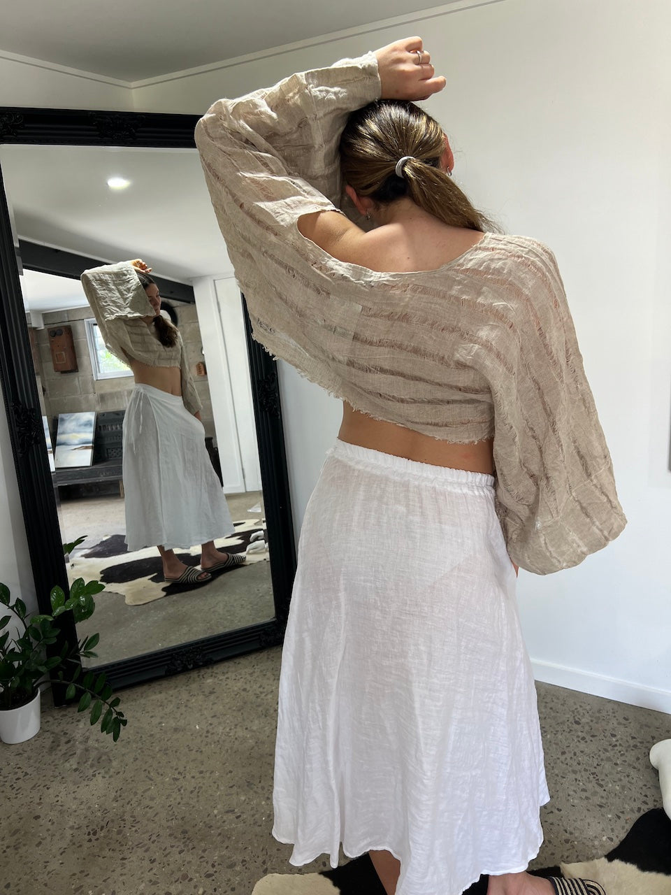 Woman Wearing Linen Wrap Skirt With Pockets Made in Italy Black - Skirt LUXAMORE