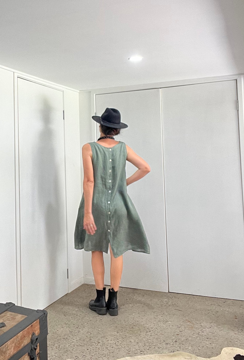 Woman Wearing Linen Dress Pockets Midi Made in Italy Olive - Dress LUXAMORE