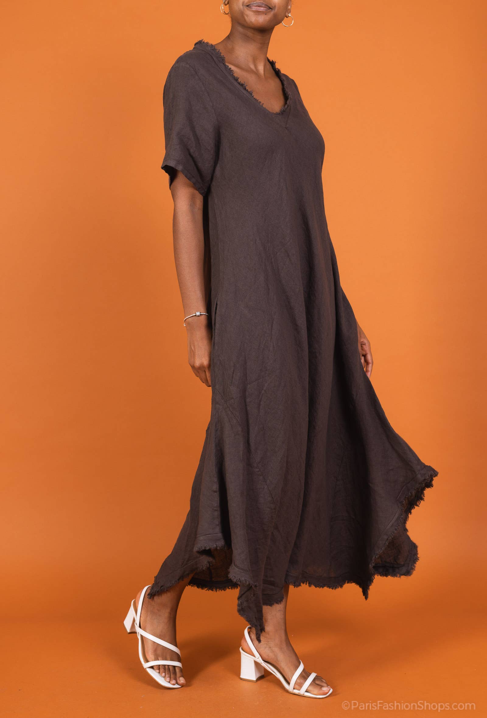 Woman Wearing Linen Dress Bias Cut Maxi Made in Italy - Navy - Dress LUXAMORE