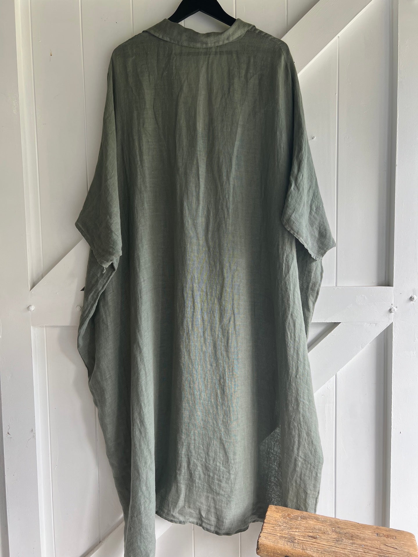 Woman Wearing Linen Dress Oversize Maxi Kaftan Made in Italy Caramel - Dress LUXAMORE