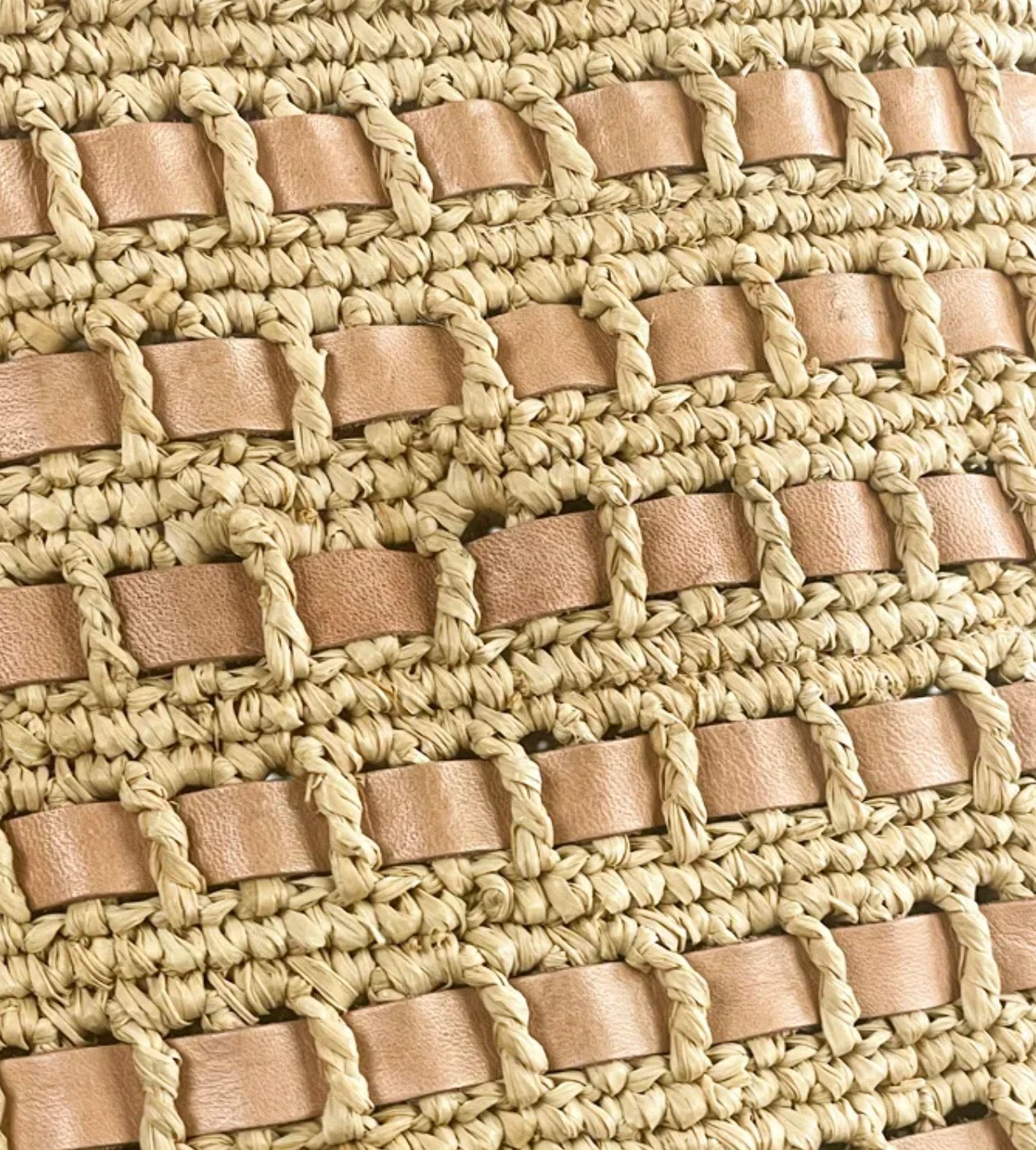 Made in Mada Vony Bag - LUXAMORE -Bag-Made in Mada Vony Bag Mada in Mada's signature tote bag with A fusion between raffia and leather. Shop Made in Mada's bags at Luxamore