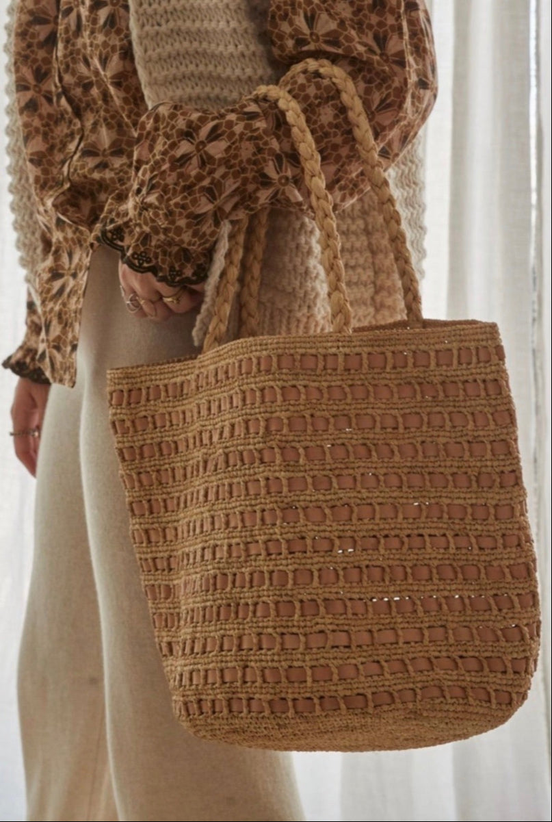 Made in Mada Vony Bag - LUXAMORE -Bag-Made in Mada Vony Bag Mada in Mada's signature tote bag with A fusion between raffia and leather. Shop Made in Mada's bags at Luxamore