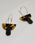Woman Wearing Mingled Deco Hoop - Honey Tortoise Shell and Matte Black - Earrings LUXAMORE