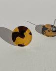 Woman Wearing Mingled Tortoise Shell Round Stud Earrings - 15mm - Earings LUXAMORE