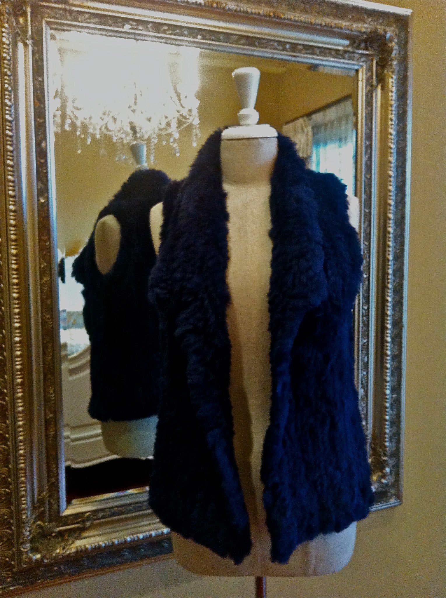 Woman Wearing Mode &amp; Affaire Collier Fur Vest - Ink -  LUXAMORE