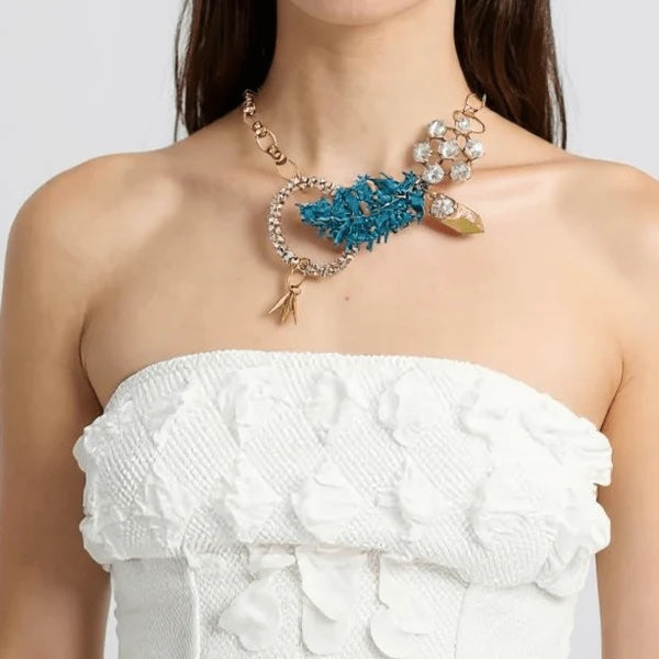 Orna Curio Vintage Bespoke Lagoon Leaf Statement Necklace - LUXAMORE -necklace-One of a Kind – Hand-crafted Necklace This exquisite necklace is a unique blend of vintage and modern elements, hand-crafted in Perth, WA. A symbol of the impeccable beauty and craftsmanship of Orna Curio Jewellery. Measurements: 60cm Adjustable Materials: Vintage Elements with Vintage Gold Plated Alloy