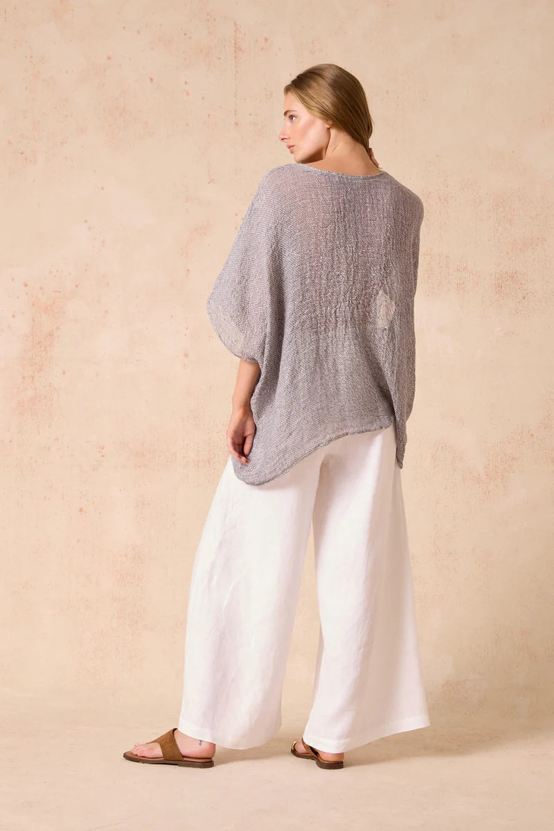 Woman Wearing Estilo Emporio Falla Top - Rete Anthracite - Top LUXAMORE