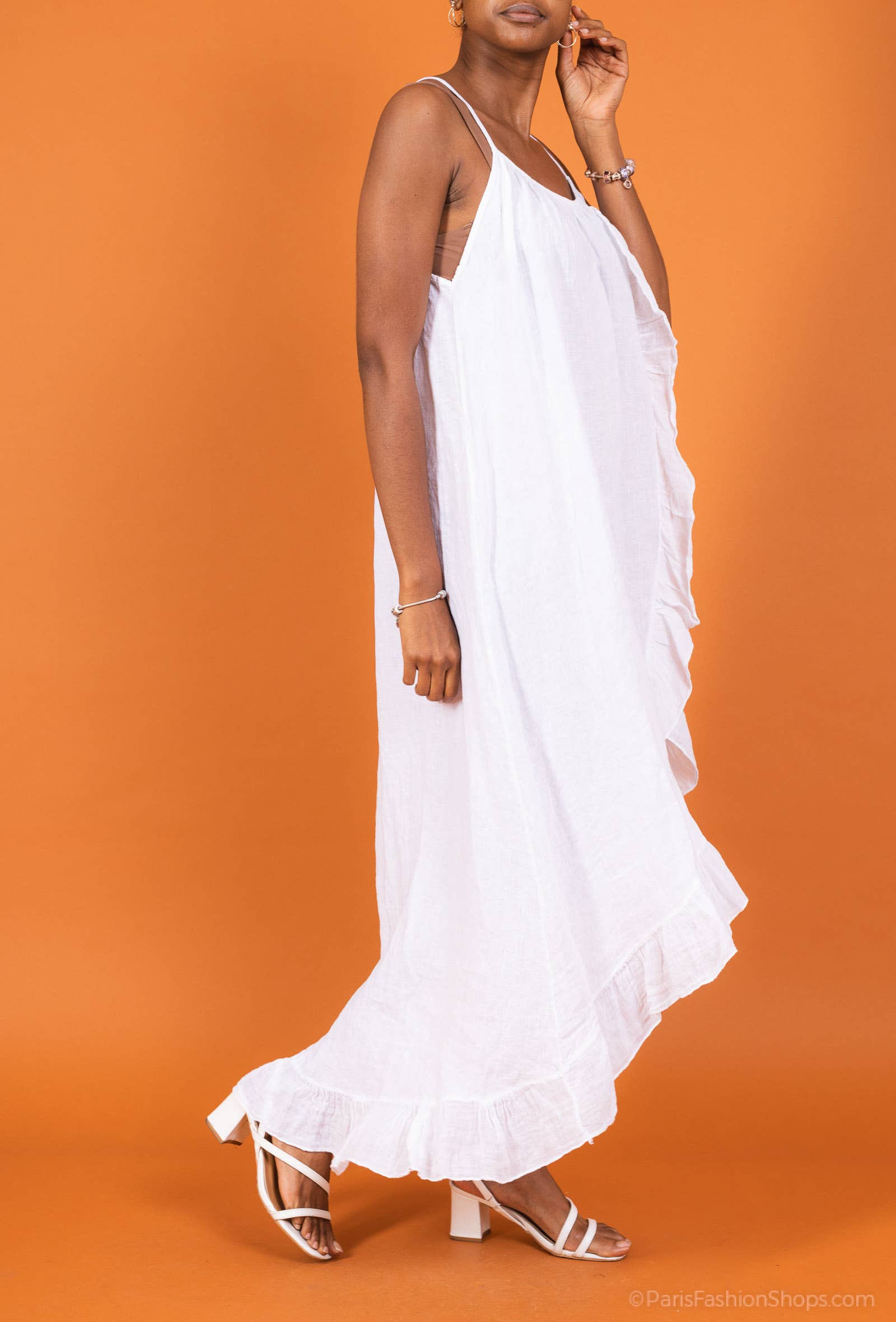 Woman Wearing White Linen Dress Maxi Ruffled Made in Italy - One size - Dress LUXAMORE