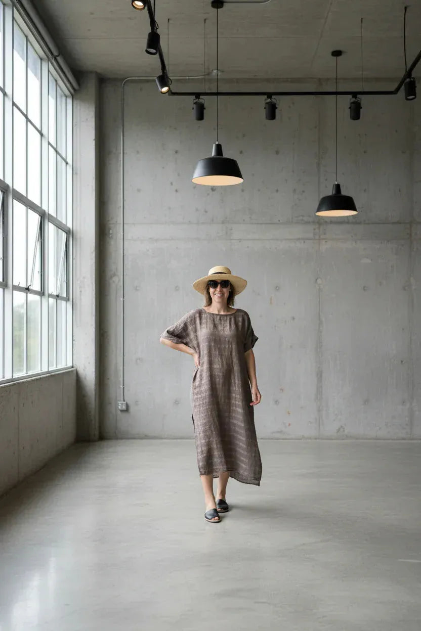 La Bottega di Brunella VESTITO WOW - Riga Luxor Carrubo worn by model in natural setting LUXAMORE 