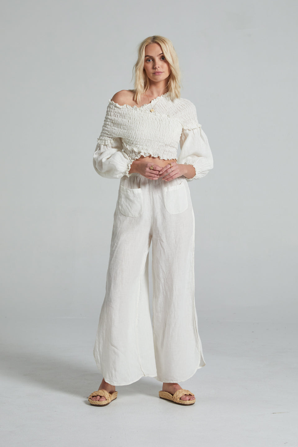 Woman Wearing Estilo Emporio Gidget Top - Tops LUXAMORE