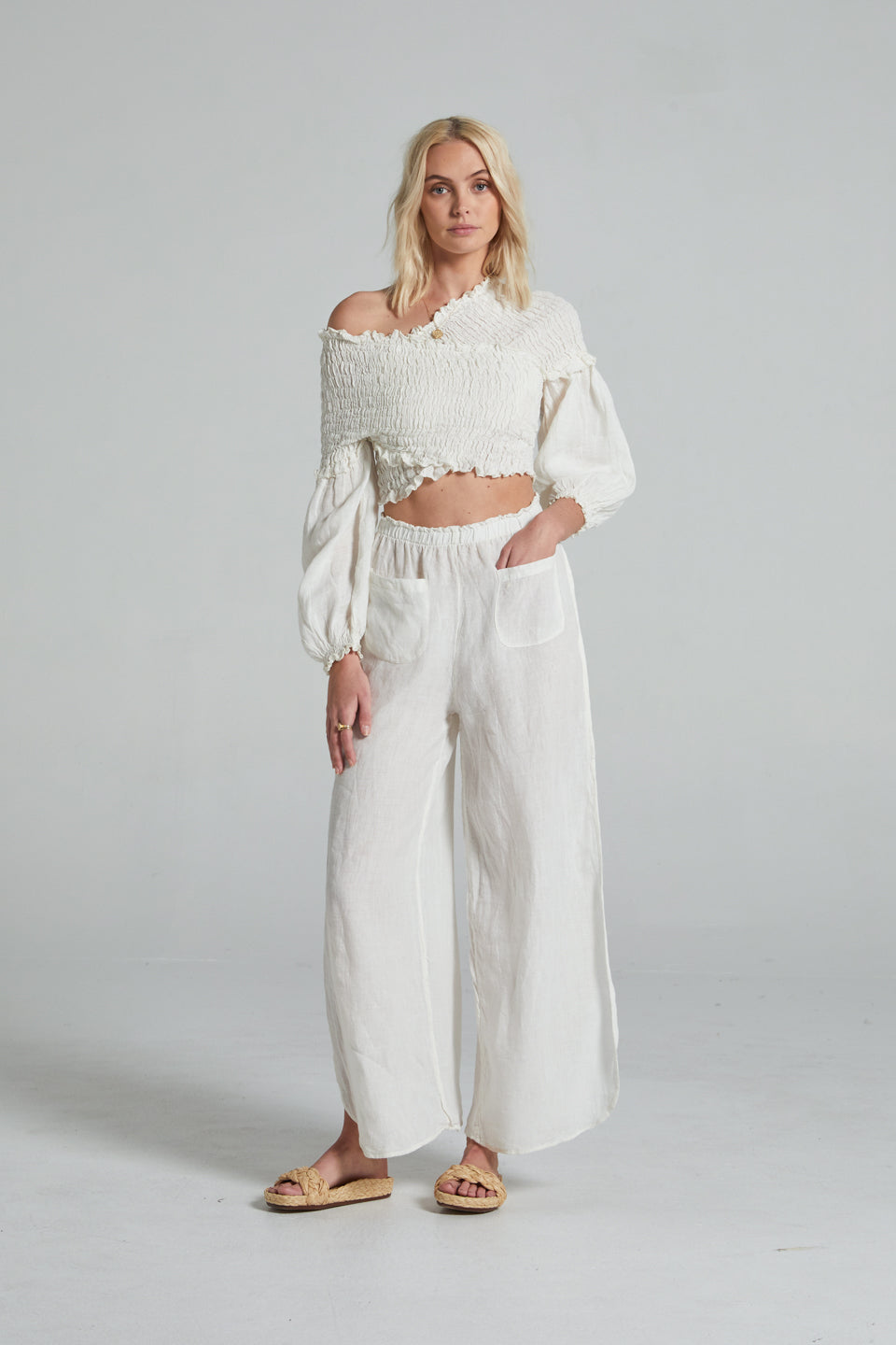 Woman Wearing Estilo Emporio Gidget Top - Tops LUXAMORE